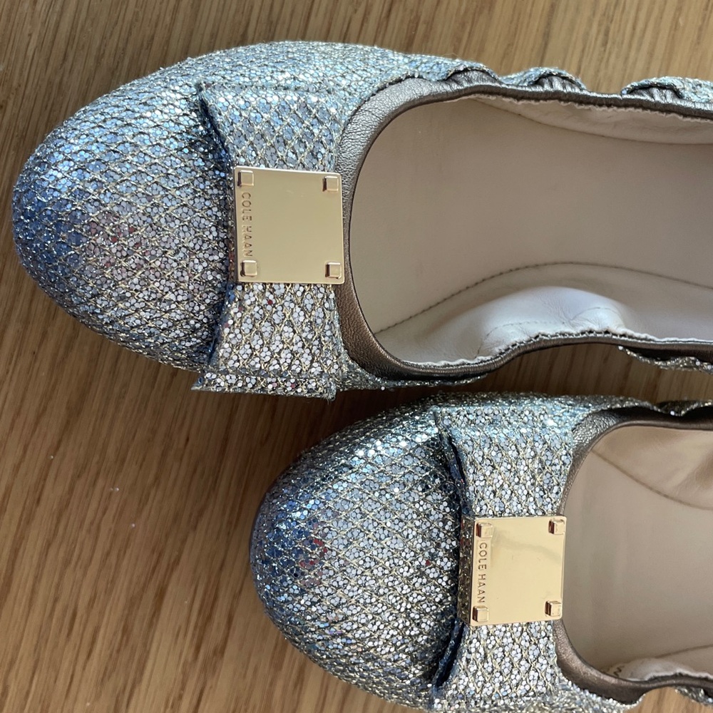 NWT Cole Haan Glittering Silver Flats 8.5 - Picture 5 of 13